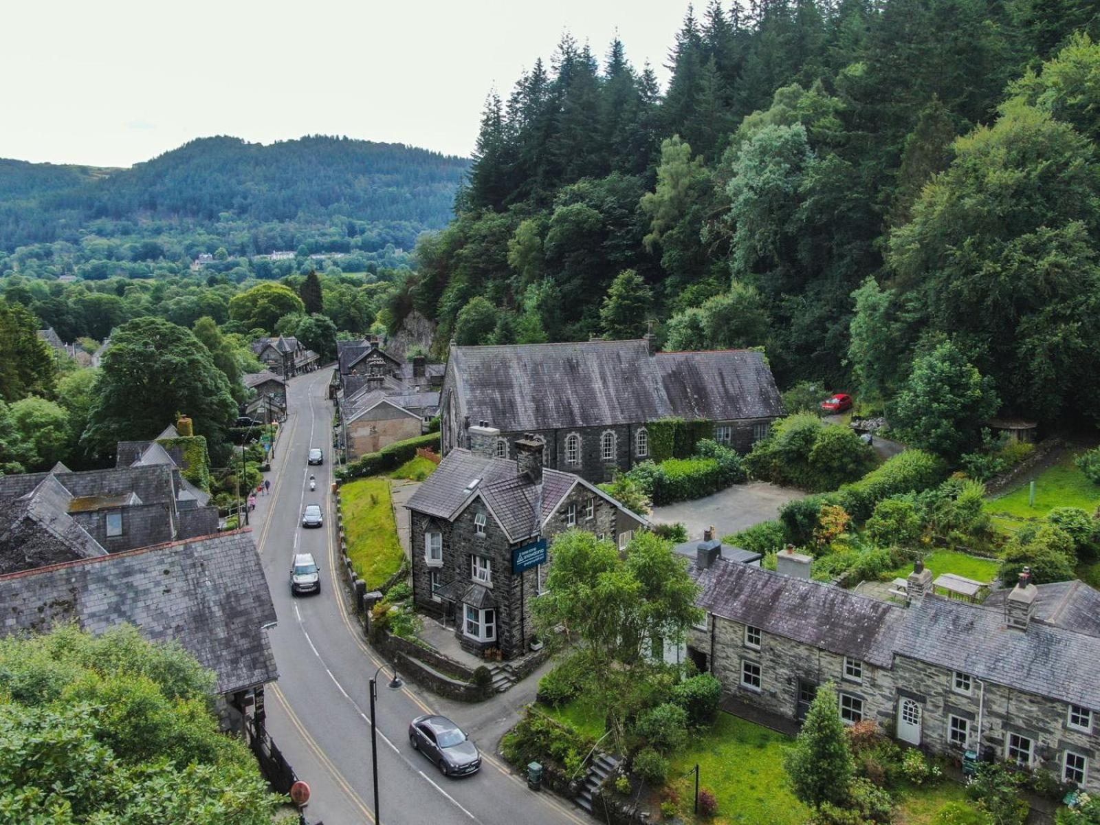 Base Camp Snowdonia, Gwersyll Cyntaf Eryri Hostel Бетс-и-код Екстериор снимка