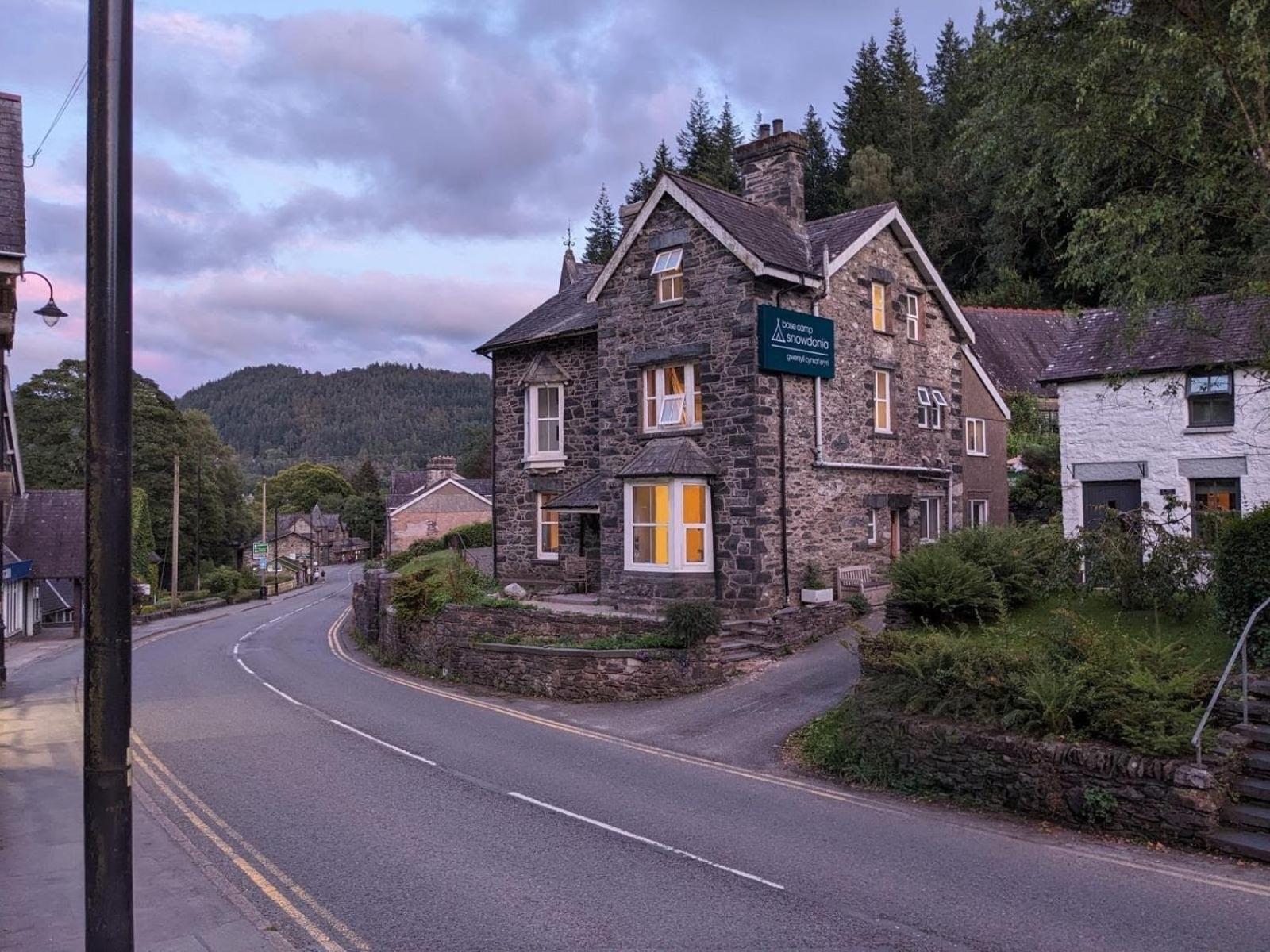 Base Camp Snowdonia, Gwersyll Cyntaf Eryri Hostel Бетс-и-код Екстериор снимка
